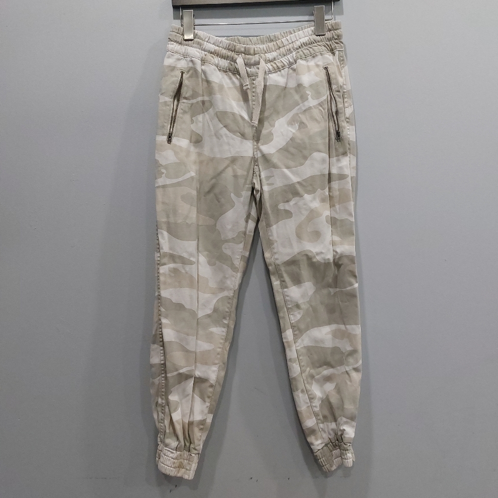 Aritzia TNA Alix Joggers Camo